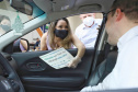 Uma longa e animada fila de carros, todos equipados com bolas, bonecas e os mais diferentes e coloridos brinquedos, deu início à campanha solidária Paraná Piá. O primeiro evento de arrecadação foi um Drive Thru organizado pela Secretaria de Estado do Desenvolvimento Urbano, nesta sexta-feira (11), em frente ao Palácio Iguaçu.
