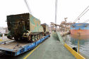 O Porto de Paranaguá recebeu nesta terça-feira (15) uma remessa de 30 tanques blindados, doados pelos Estados Unidos ao Exército Brasileiro. A operação especial foi organizada pela empresa Portos do Paraná, em conjunto com representantes do Comando da 5a Região Militar e da empresa Marcon Logística Portuária. Os veículos vieram de Galveston, Texas, para serem usados em treinamento, combate e defesa.
