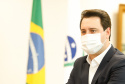 Passamos por um período de grandes dificuldades e não medimos esforços para diminuir o impacto da pandemia na vida dos cidadãos paranaenses”, afirmou o governador Carlos Massa Ratinho Junior. “Além de dar um apoio para o trabalhador que está desempregado, também queremos garantir que a tarifa de ônibus não aumente enquanto durar a pandemia, o que impactaria na renda da população”, ressaltou.