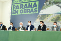 O governador Carlos Massa Ratinho Junior anunciou nesta quarta-feira (16) um programa de obras de infraestrutura que soma R$ 4 bilhões. Os projetos envolvem melhorias e modernização de rodovias, estradas rurais em todas as regiões do Paraná, além de um grande investimento no Litoral do Estado e na segurança pública.