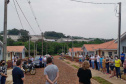 Famílias de Ampére recebem chaves da casa própria. Foto: Cohapar