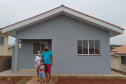 Famílias de Ampére recebem chaves da casa própria. Foto: Cohapar