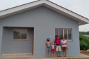 Famílias de Ampére recebem chaves da casa própria. Foto: Cohapar