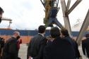 O governador Carlos Massa Ratinho Júnior inaugura nesta terça-feira (22), o novo berço 201, no Porto de Paranaguá. Com investimentos de R$ 201,7 milhões, a ampliação do cais vai aumentar em 140% a capacidade atual de movimentação e autoriza a contratação do projeto para obras de derrocamento submarino do maciço rochoso conhecido como Palanganas. A remoção permitirá o aprofundamento do canal de acesso ao porto em até 14,60 metros. Paranagua, 22/09/2020 - Foto: Geraldo Bubniak/AEN