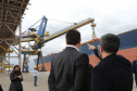 O governador Carlos Massa Ratinho Júnior inaugura nesta terça-feira (22), o novo berço 201, no Porto de Paranaguá. Com investimentos de R$ 201,7 milhões, a ampliação do cais vai aumentar em 140% a capacidade atual de movimentação e autoriza a contratação do projeto para obras de derrocamento submarino do maciço rochoso conhecido como Palanganas. A remoção permitirá o aprofundamento do canal de acesso ao porto em até 14,60 metros. Paranagua, 22/09/2020 - Foto: Geraldo Bubniak/AEN