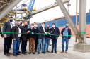 O governador Carlos Massa Ratinho Junior inaugurou nesta terça-feira (21) a obra de ampliação do cais do Porto de Paranaguá, no Litoral do Estado. O berço 201 foi modernizado e o cais de atracação foi prolongado em 100 metros. Os investimentos da empresa pública Portos do Paraná somam R$ 201,7 milhões e vão aumentar em 140% a capacidade atual de movimentação de cargas.