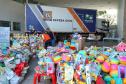 Quem ainda não fez doação de brinquedos para a campanha Paraná Piá tem até segunda-feira (5) para contribuir e ajudar a levar alegria a crianças que estão em tratamento de saúde no Estado. A arrecadação teve início no dia 9 de setembro e já contou com a participação de servidores de diversas secretarias do Estado e também de pessoas e empresas de fora do governo. Foto: José fernando Ogura/AEN