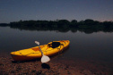A Rota dos Pioneiros, a maior trilha aquática do Brasil e que deve ser tornar a maior do mundo, está retomando suas atividades. O grupo de voluntários responsável pela demarcação da rota ao longo do Rio Paraná e de seus afluentes voltou a fazer a sinalização do percurso, depois de uma interrupção de sete meses por causa da pandemia do novo coronavírus. Alguns passeios de caiaque pelo rio também voltaram a ser oferecidos por guias locais.  Foto: Erick Caldas Xavier