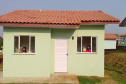  Quinze famílias carentes de Itapejara D’Oeste realizaram nesta quinta-feira (1) o sonho de ter uma casa própria. As unidades habitacionais foram entregues pela Cohapar, Secretaria da Justiça, Família e Trabalho (Sejuf) e a prefeitura, parceiros em um projeto viabilizado por meio do programa Nossa Gente Paraná. Foto: Eduardo Cioatto / Cohapar