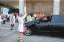 Nesta sexta-feira (02), acontece o último drive thru para entrega de brinquedos da campanha Paraná Piá no estacionamento do Palácio Iguaçu, em Curitiba. A primeira-dama Luciana Saito Massa acompanha a arrecadação.A campanha, promovida pela Superintendência Geral de Ação Solidária (SGAS), do Governo do Estado, arrecada brinquedos novos ou usados, em bom estado, para serem distribuídos em comemoração ao Dia das Crianças, celebrado no dia 12 de outubro. 02/10/2020 - Foto: Geraldo Bubniak/AEN