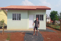 esta sexta feira (2), onze famílias que vivem na cidade de Mangueirinha, no Sudoeste do Paraná, receberam as chaves da casa própria. As moradias estão localizadas no bairro Nova Esperança, em um empreendimento que recebeu um investimento de R$ 644 mil reais por meio do programa Nossa Gente Paraná, do Governo do Estado. (Foto: Eduardo Cioatto / Cohapar)