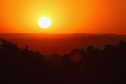 As mais altas temperaturas da história, registradas no Paraná no fim de semana, elevaram o consumo de água em todo o Estado e demandaram produções recordes da Companhia de Saneamento do Paraná (Sanepar). Em muitos sistemas, mesmo a produção 24 horas por dia não foi suficiente para atender a população, principalmente onde a estiagem tem provocado redução na vazão de poços e rios. Foto: José Fernando Ogura/AEN