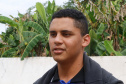 Heberson Júnior da Silva, aluno do 9º ano do Colégio Estadual do Campo Caetano Munhoz da Rocha, é daqueles adolescentes apaixonados por futebol. Não mede esforços e também não recusa convites para bater uma bolinha. Foto Gilson Abreu/AEN