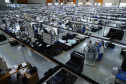 Sai do Sudoeste do Paraná a maior parte das roupas masculinas confeccionadas no Brasil.
A Krindges é pioneira na região, fundada há 43 anos, foi quem deu início ao processo de industrialização de Ampére e redondezas. Hoje, com 850 funcionários, é a maior empregadora do município e uma das mais importantes produtoras de roupas masculinas do país.