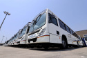 O Porto de Paranaguá embarcou nesta quinta-feira (15) um lote de 110 ônibus com destino ao Porto de Boma, na República Democrática do Congo, na África. Os veículos fazem parte de uma remessa de 440 coletivos que serão exportados para o continente. Com isso, o porto paranaense reafirma sua posição como principal porta de saída de ônibus e micro-ônibus produzidos no Brasil. 