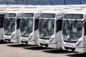 O Porto de Paranaguá embarcou nesta quinta-feira (15) um lote de 110 ônibus com destino ao Porto de Boma, na República Democrática do Congo, na África. Os veículos fazem parte de uma remessa de 440 coletivos que serão exportados para o continente. Com isso, o porto paranaense reafirma sua posição como principal porta de saída de ônibus e micro-ônibus produzidos no Brasil. 