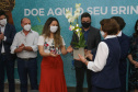Encerramento da Campanha Paraná Piá, idealizada pela Primeira Dama do Estado, a Srª Luciana Saito Massa juntamente com a Superintendência Geral de Ação Solidária, no Hospital da Providencia em Apucarana, nesta quinta-feira(15).O objetivo da Campanha foi arrecadar brinquedos que foram entregues em comemoração ao dia das crianças. 15/10/2020 - Foto: Geraldo Bubniak/AEN
