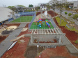 Um investimento de R$ 650.223,54 da Secretaria de Desenvolvimento Urbano e Obras Públicas também está tirando do papel um espaço fundamental para cidades desse porte: uma praça municipal. Ela fica entre a Avenida Brasil, a Alameda Cinco e as ruas Quatro e Cinco, a apenas seis quadras da PRC-280, principal corredor de exportação do Sudoeste do Paraná. Foto: José fernando Ogura/AEN