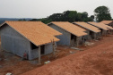Três empreendimentos habitacionais em construção em Prudentópolis, na região Centro-Sul do estado, foram vistoriados pela equipe técnica da Cohapar e prefeitura nesta semana. As obras estão localizadas na Vila Torres (25 moradias), Vila Palmeira (40) e Vila Santana (89). Os investimentos somam R$ 12,5 milhões em recursos do próprio Governo do Estado e de um financiamento internacional obtido junto ao Banco Interamericano de Desenvolvimento.

Foto: Fábio Ortigara