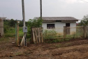 Três empreendimentos habitacionais em construção em Prudentópolis, na região Centro-Sul do estado, foram vistoriados pela equipe técnica da Cohapar e prefeitura nesta semana. As obras estão localizadas na Vila Torres (25 moradias), Vila Palmeira (40) e Vila Santana (89). Os investimentos somam R$ 12,5 milhões em recursos do próprio Governo do Estado e de um financiamento internacional obtido junto ao Banco Interamericano de Desenvolvimento.

Foto: Fábio Ortigara