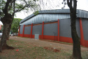 Um investimento de R$ 679.924,30 da Secretaria de Desenvolvimento Urbano e de Obras Públicas está revitalizando o Ginásio de Esportes Walter Marcon, no Centro de São Miguel do Iguaçu, na região Oeste do Paraná. Uma das principais mudanças é o aumento da quadra para atender o padrão oficial do futsal (40 por 20 metros), o que aproxima o ginásio de ser uma alternativa para os jogos oficiais do São Miguel Futsal, o xodó do município. Foto: José Fernando Ogura/AEN