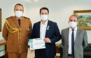 Ratinho Junior fez reconhecimento ao trabalho dos profissionais durante cerimônia reservada. O governador Ratinho Junior foi agraciado com a Medalha de Mérito da Casa Militar e a Medalha de Mérito da Defesa Civil. Foto: Rodrigo Felix Leal