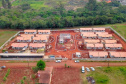As 40 casas em Foz do Iguaçu serão cedidas em sistema de aluguel social para pessoas com mais de 60 anos e renda mensal de um a seis salários mínimos. As inscrições devem ser feitas no site da Cohapar.
