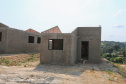Construção das 157 casas na Vila Zezo em Imbituva,  o local passará por ação completa de regularização fundiária, com demarcação dos lotes individualizados e entrega de títulos de propriedade aos moradores. Também serão feitas obras de infraestrutura complementar para urbanização completa da região.13/10/2020 - Foto: Geraldo Bubniak/AEN
