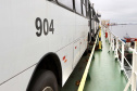 O maior embarque de ônibus da história do Porto de Paranaguá acontece nesta sexta-feira (13). Em um único lote, o navio Maestro Universe volta carrega 155 unidades. Os veículos de transporte coletivo serão levados para os portos de Boma, no Congo, e Luanda, em Angola. A previsão é que zarpe para a África no início da tarde. A viagem deve durar entre dez e 13 dias até os destinos. Foto: Claudio Neves