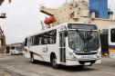 O maior embarque de ônibus da história do Porto de Paranaguá acontece nesta sexta-feira (13). Em um único lote, o navio Maestro Universe volta carrega 155 unidades. Os veículos de transporte coletivo serão levados para os portos de Boma, no Congo, e Luanda, em Angola. A previsão é que zarpe para a África no início da tarde. A viagem deve durar entre dez e 13 dias até os destinos. Foto: Claudio Neves