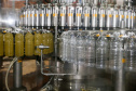 FEITO NO PARANA -  Coamo  cooperativa agro-industrial , a maior cooperativa da América Latina, com sede em Campo Mourão. Tem na linha alimentícia as marcas Primê, Sollus, Dualis e Anniela produz óleo de soja refinado, café torrado e moído, margarinas, farinha de trigo e gordura vegetal hidrogenada. 09/10/2020 -  Foto: Geraldo Bubniak/AEN