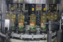 FEITO NO PARANA -  Coamo  cooperativa agro-industrial , a maior cooperativa da América Latina, com sede em Campo Mourão. Tem na linha alimentícia as marcas Primê, Sollus, Dualis e Anniela produz óleo de soja refinado, café torrado e moído, margarinas, farinha de trigo e gordura vegetal hidrogenada. 09/10/2020 -  Foto: Geraldo Bubniak/AEN