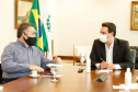 O Governo do Estado ampliou as medidas restritivas para evitar a propagação do novo coronavírus e conter o aumento das infecções no Paraná. O decreto 6294/2020, editado nesta quinta-feira (03), estabelece, entre outras regras, a proibição de confraternizações e eventos presenciais que causem aglomerações com grupos de mais de 10 pessoas, excluídas da contagem crianças de até 14 anos. 