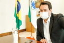 O Governo do Estado ampliou as medidas restritivas para evitar a propagação do novo coronavírus e conter o aumento das infecções no Paraná. O decreto 6294/2020, editado nesta quinta-feira (03), estabelece, entre outras regras, a proibição de confraternizações e eventos presenciais que causem aglomerações com grupos de mais de 10 pessoas, excluídas da contagem crianças de até 14 anos. 