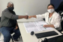 A Cohapar concluiu nesta quinta-feira (3), em Londrina, o primeiro mutirão de audiências de conciliação para renegociação de dívidas imobiliárias, feito em parceria com o Tribunal de Justiça do Paraná (TJPR). A iniciativa conjunta entre os poderes executivo e judiciário estaduais é fruto de um acordo firmado em setembro deste ano e deverá beneficiar milhares de famílias que possuem dívidas de financiamentos com a companhia. (Foto: Ivone Luchini / Cohapar)
