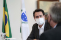 O governador Carlos Massa Ratinho Junior se reuniu nesta segunda-feira (7) com a diretoria da Ferragens Negrão, empresa que atua há 52 anos no mercado de ferramentas para construção civil e que planeja investir R$ 63 milhões no Paraná. O encontro foi marcado pela apresentação da primeira parte desse aporte, de R$ 19 milhões, que aconteceu em um novo Centro de Distribuição e em uma loja em São José dos Pinhais, na Região Metropolitana de Curitiba. Foto: Jonathan Campos/AEN