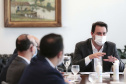 O governador Carlos Massa Ratinho Junior se reuniu nesta segunda-feira (7) com a diretoria da Ferragens Negrão, empresa que atua há 52 anos no mercado de ferramentas para construção civil e que planeja investir R$ 63 milhões no Paraná. O encontro foi marcado pela apresentação da primeira parte desse aporte, de R$ 19 milhões, que aconteceu em um novo Centro de Distribuição e em uma loja em São José dos Pinhais, na Região Metropolitana de Curitiba. Foto: Jonathan Campos/AEN