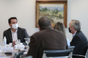 O governador Carlos Massa Ratinho Junior se reuniu nesta segunda-feira (7) com a diretoria da Ferragens Negrão, empresa que atua há 52 anos no mercado de ferramentas para construção civil e que planeja investir R$ 63 milhões no Paraná. O encontro foi marcado pela apresentação da primeira parte desse aporte, de R$ 19 milhões, que aconteceu em um novo Centro de Distribuição e em uma loja em São José dos Pinhais, na Região Metropolitana de Curitiba. Foto: Jonathan Campos/AEN