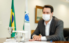 O governador Carlos Massa Ratinho Junior se reuniu nesta segunda-feira (7) com a diretoria da Ferragens Negrão, empresa que atua há 52 anos no mercado de ferramentas para construção civil e que planeja investir R$ 63 milhões no Paraná. O encontro foi marcado pela apresentação da primeira parte desse aporte, de R$ 19 milhões, que aconteceu em um novo Centro de Distribuição e em uma loja em São José dos Pinhais, na Região Metropolitana de Curitiba.