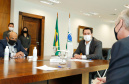 O governador Carlos Massa Ratinho Junior se reuniu nesta segunda-feira (7) com a diretoria da Ferragens Negrão, empresa que atua há 52 anos no mercado de ferramentas para construção civil e que planeja investir R$ 63 milhões no Paraná. O encontro foi marcado pela apresentação da primeira parte desse aporte, de R$ 19 milhões, que aconteceu em um novo Centro de Distribuição e em uma loja em São José dos Pinhais, na Região Metropolitana de Curitiba.