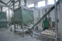 Em Terra Rica está instalada a Farinheira Roders, empresa de origem catarinense que desde 1997 se instalou no paraná para produção de farinha de mandioca. De acordo com Vilmar Roders, proprietário da empresa, são feitas mil toneladas de farinha por mês, sendo que 60% deste volume é destinado à exportação. Foto: José Fernando Ogura/AEN