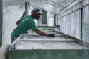 Em Terra Rica está instalada a Farinheira Roders, empresa de origem catarinense que desde 1997 se instalou no paraná para produção de farinha de mandioca. De acordo com Vilmar Roders, proprietário da empresa, são feitas mil toneladas de farinha por mês, sendo que 60% deste volume é destinado à exportação. Foto: José Fernando Ogura/AEN