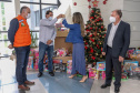 A participação dos servidores da Secretaria do Desenvolvimento Urbano e de Obras Públicas e Paranacidade, na Campanha Natal Voluntário resultou na doação de mais de 1500 brinquedos que serão entregues a crianças carentes. . Foto:SEDU