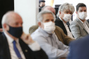 O governador Carlos Massa Ratinho Junior recebeu nesta quarta-feira (9) notas técnicas do Movimento Pró-Paraná e do Instituto de Engenharia do Paraná (IEP) de apoio aos projetos de modernização da Orla de Matinhos e da construção da Ponte de Guaratuba, no Litoral. As obras fazem parte do planejamento estratégico do Governo do Estado e atendem demandas históricas de moradores e turistas, além de promover integração e desenvolvimento social.Foto: Jonathan Campos/AEN
