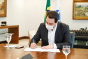 O governador Carlos Massa Ratinho Junior assinou decreto que prorroga por mais dez dias as medidas restritivas e de distanciamento social para evitar a propagação do novo coronavírus e conter o aumento das infecções no Paraná. O texto é o mesmo da normativa 6294/2020, que terminaria nesta sexta-feira (18). Assim, a nova peça jurídica começa a valer no sábado (19) e se estenderá até 28 de dezembro, podendo ser prorrogado ou não.