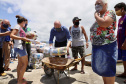 Portos do Paraná entrega cestas básicas a comunidades isoladas.
