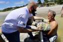 Portos do Paraná entrega cestas básicas a comunidades isoladas.
