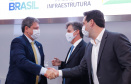 Paraná passa a ser o primeiro Estado do Brasil a conceder um terminal portuário por decisão própria. O terminal PAR12 tem 74,1 mil metros quadrados de área e capacidade estática para 4 mil veículos e armazenagem anual de 120 mil veículos.