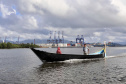 A pesca artesanal, que garante renda para cerca de 6 mil famílias no litoral paranaense, é tema da nova campanha de educação ambiental da Portos do Paraná. A empresa pública promove ações de comunicação e valorização da atividade, aproveitando o aumento no número de veranistas nas praias do Estado.