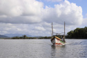 A pesca artesanal, que garante renda para cerca de 6 mil famílias no litoral paranaense, é tema da nova campanha de educação ambiental da Portos do Paraná. A empresa pública promove ações de comunicação e valorização da atividade, aproveitando o aumento no número de veranistas nas praias do Estado.